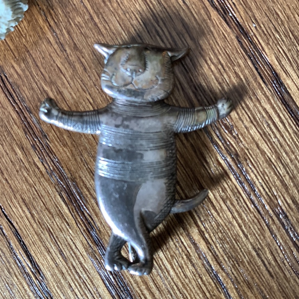 Pins for the cat lover. 9 pins in all by JJ,  TC& ? - Picture 7 of 13